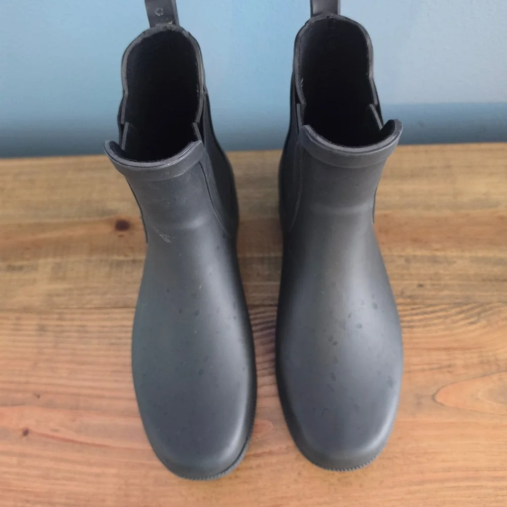 Eddie Bauer Womens Hailey Chelsea Rain Boots Waterproof Rubber Lug Sole Size 7